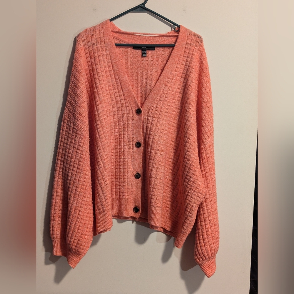 Vero Moda Curve Women's Coral Colour Cardigan  Sweater. Dropped Shoulder. V Neck